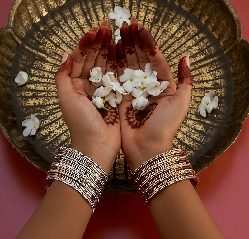 Gold bangle craftsmanship